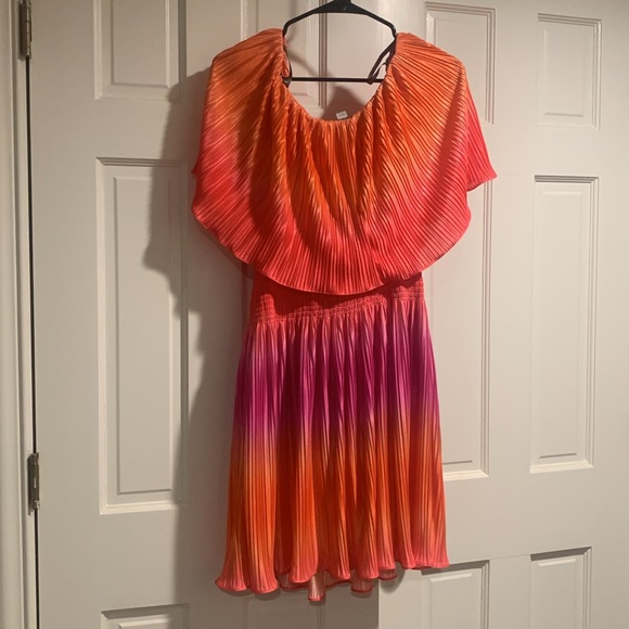 Gorgeous Ombre On or Off the Shoulder Boston Proper Dress - Picture 4 of 8